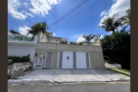 Casa de condomínio à venda com 210m², 3 quartos e 2 vagasFachada
