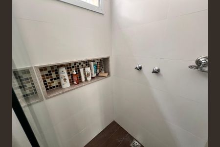 Casa de condomínio à venda com 210m², 3 quartos e 2 vagasBanheiro Social