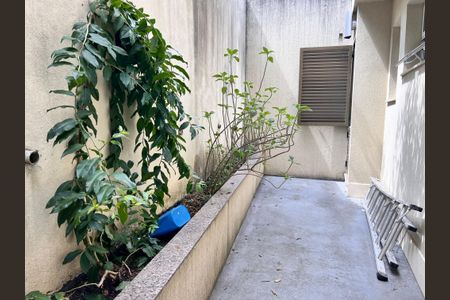 Casa de condomínio à venda com 210m², 3 quartos e 2 vagasQuintal Fundos