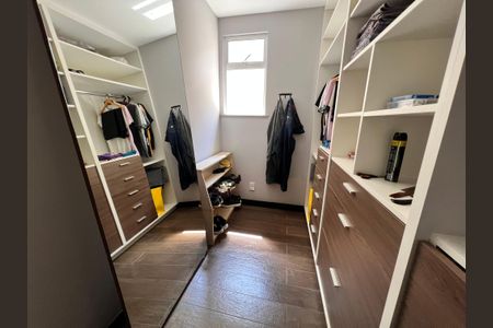 Casa de condomínio à venda com 210m², 3 quartos e 2 vagasCloset Suite