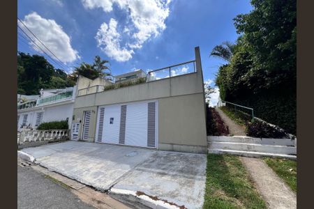 Casa de condomínio à venda com 210m², 3 quartos e 2 vagasFachada