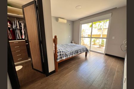 Casa de condomínio à venda com 210m², 3 quartos e 2 vagasQuarto 03 Suite