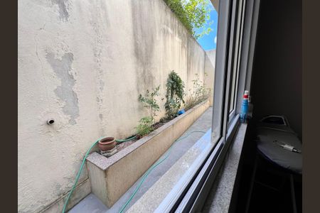 Casa de condomínio à venda com 210m², 3 quartos e 2 vagasJanela - Quarto 02