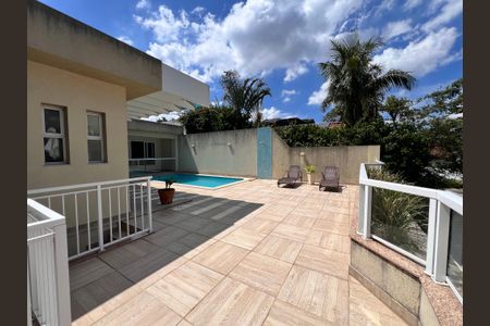 Casa de condomínio à venda com 210m², 3 quartos e 2 vagasPiscina