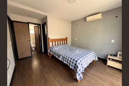 Casa de condomínio à venda com 210m², 3 quartos e 2 vagasQuarto 03 Suite