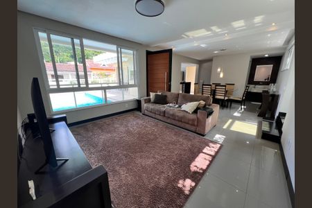 Casa de condomínio à venda com 210m², 3 quartos e 2 vagasSala