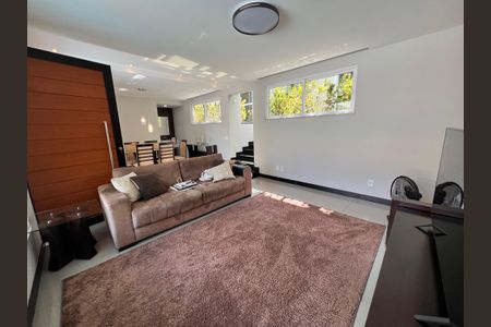 Casa de condomínio à venda com 210m², 3 quartos e 2 vagasSala