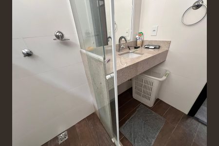 Casa de condomínio à venda com 210m², 3 quartos e 2 vagasBanheiro Social