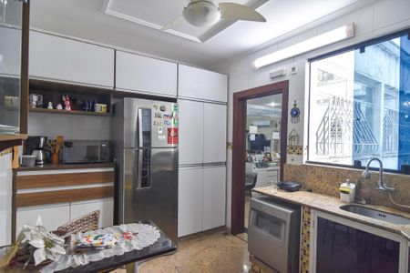 Apartamento para alugar com 183m², 3 quartos e 1 vaga Apartamento para alugar com 183m², 3 quartos e 1 vagaCozinha