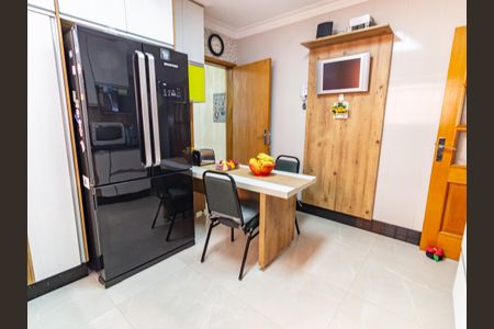 Casa à venda com 300m², 4 quartos e 3 vagas Casa à venda com 300m², 4 quartos e 3 vagasCozinha