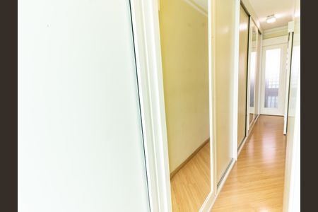 Casa à venda com 300m², 4 quartos e 3 vagas Casa à venda com 300m², 4 quartos e 3 vagasSuíte 1 - Closet