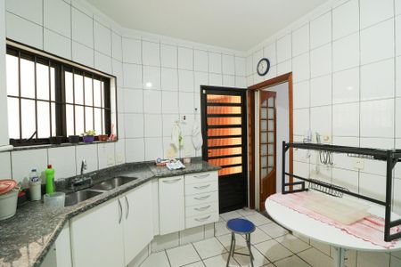 Casa à venda com 117m², 2 quartos e 3 vagas Casa à venda com 117m², 2 quartos e 3 vagasCozinha