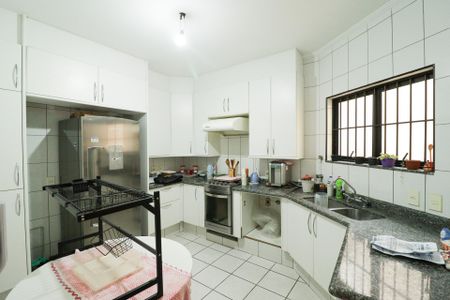 Casa à venda com 117m², 2 quartos e 3 vagas Casa à venda com 117m², 2 quartos e 3 vagasCozinha