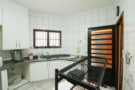 Casa à venda com 117m², 2 quartos e 3 vagas Casa à venda com 117m², 2 quartos e 3 vagasCozinha