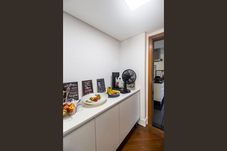 Casa de condomínio à venda com 488m², 4 quartos e 5 vagas Casa de condomínio à venda com 488m², 4 quartos e 5 vagasCorredor