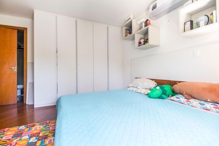 Casa de condomínio à venda com 488m², 4 quartos e 5 vagas Casa de condomínio à venda com 488m², 4 quartos e 5 vagasSuíte 4