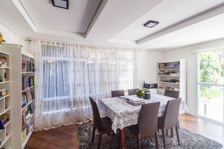 Casa de condomínio à venda com 488m², 4 quartos e 5 vagas Casa de condomínio à venda com 488m², 4 quartos e 5 vagasSala de Jantar