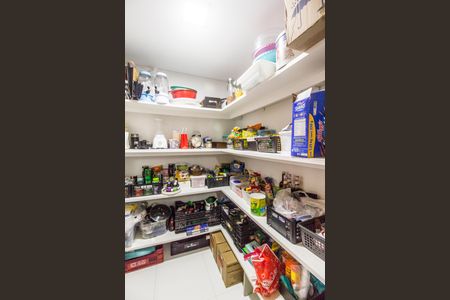 Casa de condomínio à venda com 488m², 4 quartos e 5 vagas Casa de condomínio à venda com 488m², 4 quartos e 5 vagasDespensa