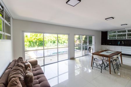 Casa de condomínio à venda com 488m², 4 quartos e 5 vagas Casa de condomínio à venda com 488m², 4 quartos e 5 vagasÁrea gourmet