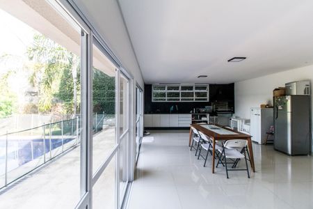 Casa de condomínio à venda com 488m², 4 quartos e 5 vagas Casa de condomínio à venda com 488m², 4 quartos e 5 vagasÁrea gourmet