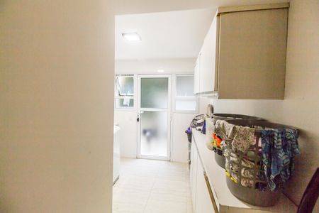 Casa de condomínio à venda com 488m², 4 quartos e 5 vagas Casa de condomínio à venda com 488m², 4 quartos e 5 vagasÁrea de Serviço