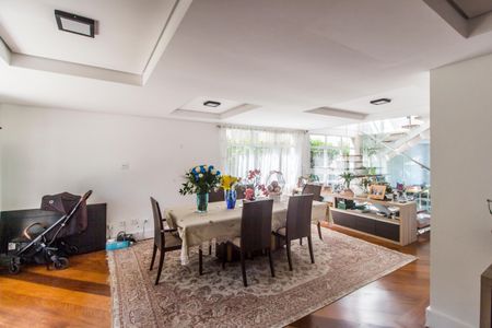 Casa de condomínio à venda com 488m², 4 quartos e 5 vagas Casa de condomínio à venda com 488m², 4 quartos e 5 vagasSala de Jantar