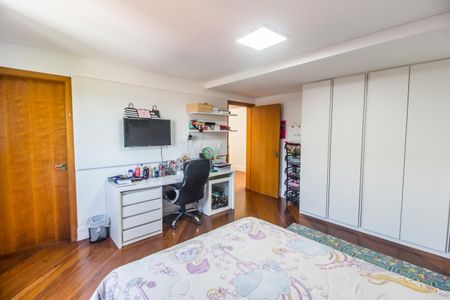 Casa de condomínio à venda com 488m², 4 quartos e 5 vagas Casa de condomínio à venda com 488m², 4 quartos e 5 vagasSuíte 2