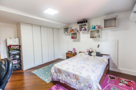 Casa de condomínio à venda com 488m², 4 quartos e 5 vagas Casa de condomínio à venda com 488m², 4 quartos e 5 vagasSuíte 2