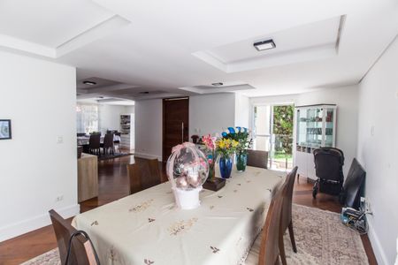Casa de condomínio à venda com 488m², 4 quartos e 5 vagas Casa de condomínio à venda com 488m², 4 quartos e 5 vagasSala de Jantar