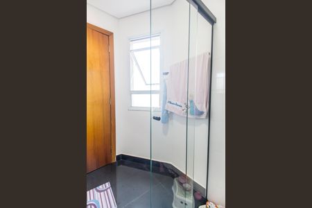 Casa de condomínio à venda com 488m², 4 quartos e 5 vagas Casa de condomínio à venda com 488m², 4 quartos e 5 vagasBanheiro da Suíte 2