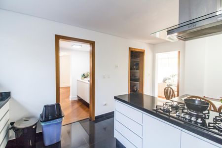 Casa de condomínio à venda com 488m², 4 quartos e 5 vagas Casa de condomínio à venda com 488m², 4 quartos e 5 vagasCozinha