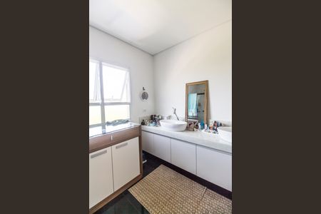 Casa de condomínio à venda com 488m², 4 quartos e 5 vagas Casa de condomínio à venda com 488m², 4 quartos e 5 vagasBanheiro da Suíte 1