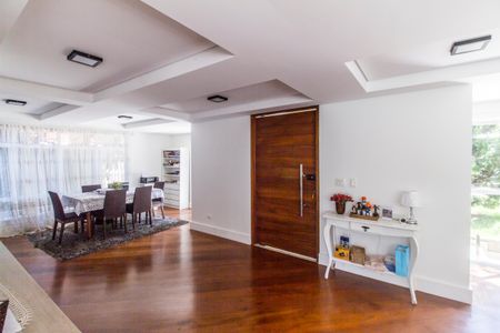 Casa de condomínio à venda com 488m², 4 quartos e 5 vagas Casa de condomínio à venda com 488m², 4 quartos e 5 vagasSala de Jantar