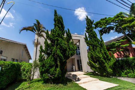 Casa de condomínio à venda com 488m², 4 quartos e 5 vagas Casa de condomínio à venda com 488m², 4 quartos e 5 vagasVista da Rua