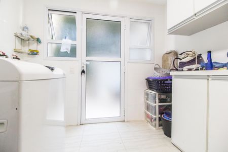 Casa de condomínio à venda com 488m², 4 quartos e 5 vagas Casa de condomínio à venda com 488m², 4 quartos e 5 vagasÁrea de Serviço