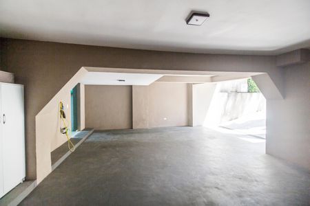 Casa de condomínio à venda com 488m², 4 quartos e 5 vagas Casa de condomínio à venda com 488m², 4 quartos e 5 vagasGaragemGaragem
