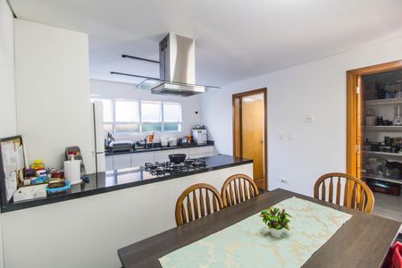 Casa de condomínio à venda com 488m², 4 quartos e 5 vagas Casa de condomínio à venda com 488m², 4 quartos e 5 vagasCozinha