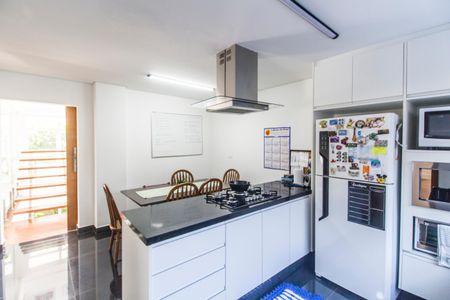 Casa de condomínio à venda com 488m², 4 quartos e 5 vagas Casa de condomínio à venda com 488m², 4 quartos e 5 vagasCozinha