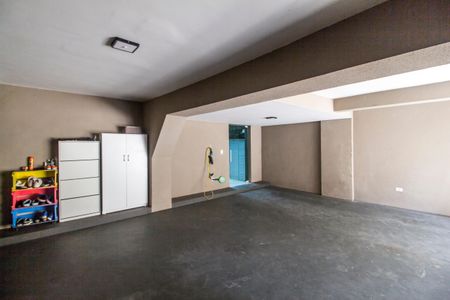 Casa de condomínio à venda com 488m², 4 quartos e 5 vagas Casa de condomínio à venda com 488m², 4 quartos e 5 vagasGaragem