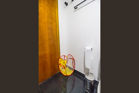 Casa de condomínio à venda com 488m², 4 quartos e 5 vagas Casa de condomínio à venda com 488m², 4 quartos e 5 vagasBanheiro da Suíte 4