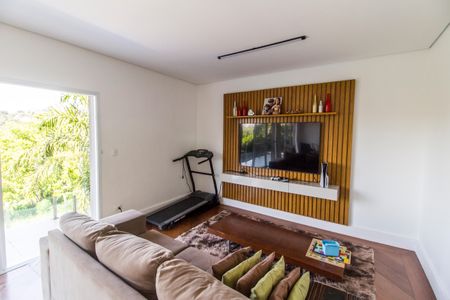 Casa de condomínio à venda com 488m², 4 quartos e 5 vagas Casa de condomínio à venda com 488m², 4 quartos e 5 vagasSala de TV