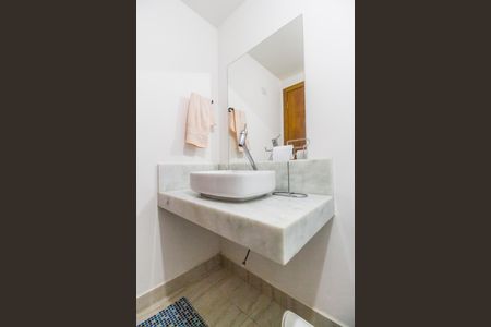 Casa de condomínio à venda com 488m², 4 quartos e 5 vagas Casa de condomínio à venda com 488m², 4 quartos e 5 vagasBanheiro