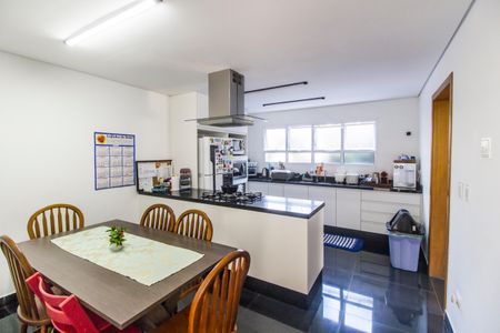 Casa de condomínio à venda com 488m², 4 quartos e 5 vagas Casa de condomínio à venda com 488m², 4 quartos e 5 vagasCozinha