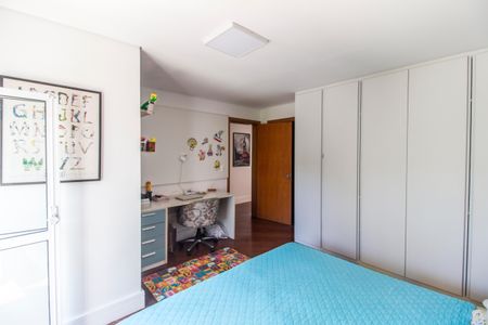 Casa de condomínio à venda com 488m², 4 quartos e 5 vagas Casa de condomínio à venda com 488m², 4 quartos e 5 vagasSuíte 4