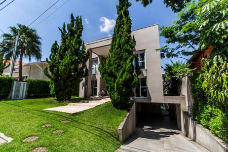 Casa de condomínio à venda com 488m², 4 quartos e 5 vagas Casa de condomínio à venda com 488m², 4 quartos e 5 vagasVista da Rua