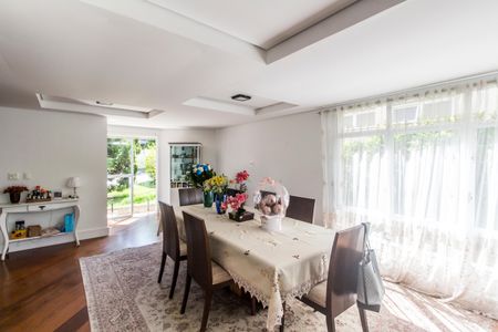 Casa de condomínio à venda com 488m², 4 quartos e 5 vagas Casa de condomínio à venda com 488m², 4 quartos e 5 vagasSala de Jantar