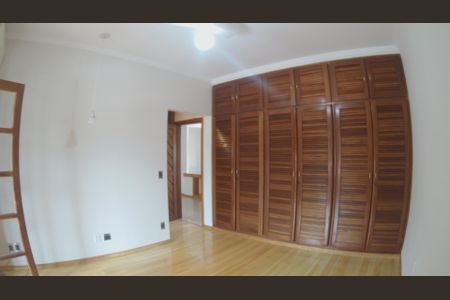 Casa à venda com 652m², 5 quartos e 5 vagasSuíte