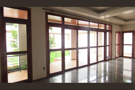 Casa à venda com 652m², 5 quartos e 5 vagasSala