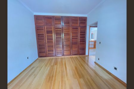 Casa à venda com 652m², 5 quartos e 5 vagasSuíte