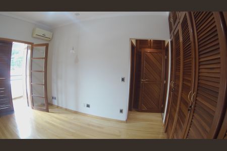 Casa à venda com 652m², 5 quartos e 5 vagasSuíte